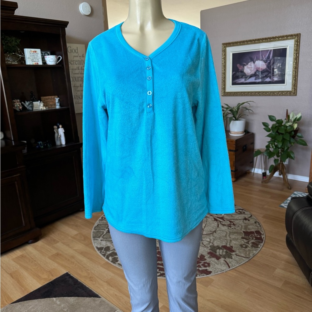 Hotel Spa Collection blue soft long sleeve shirt-size M